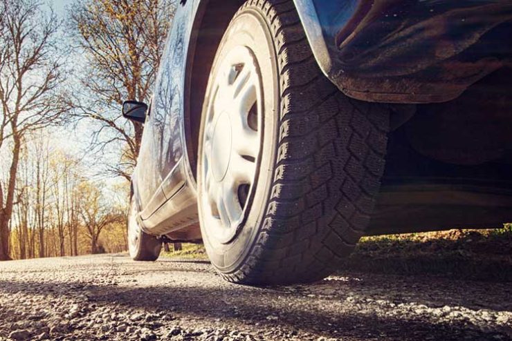 Est-il légal de conduire sa voiture avec des pneus en mauvais état ?