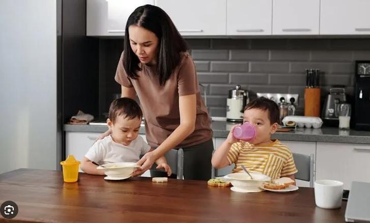 Les astuces pour gérer les enfants difficiles pendant les repas de babysitting